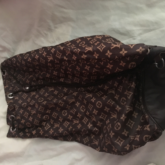 Authentic Louis Vuitton drawstring napsack - Picture 1 of 4